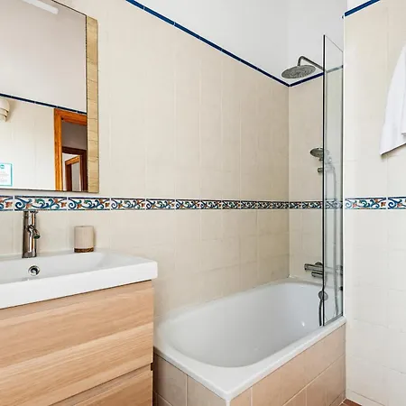 Rouss By Escape Vila *