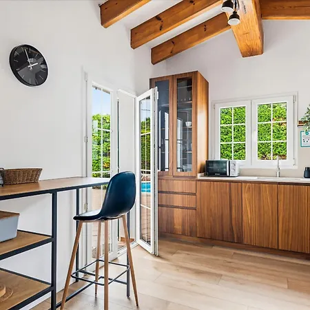 Rouss By Escape Vila *